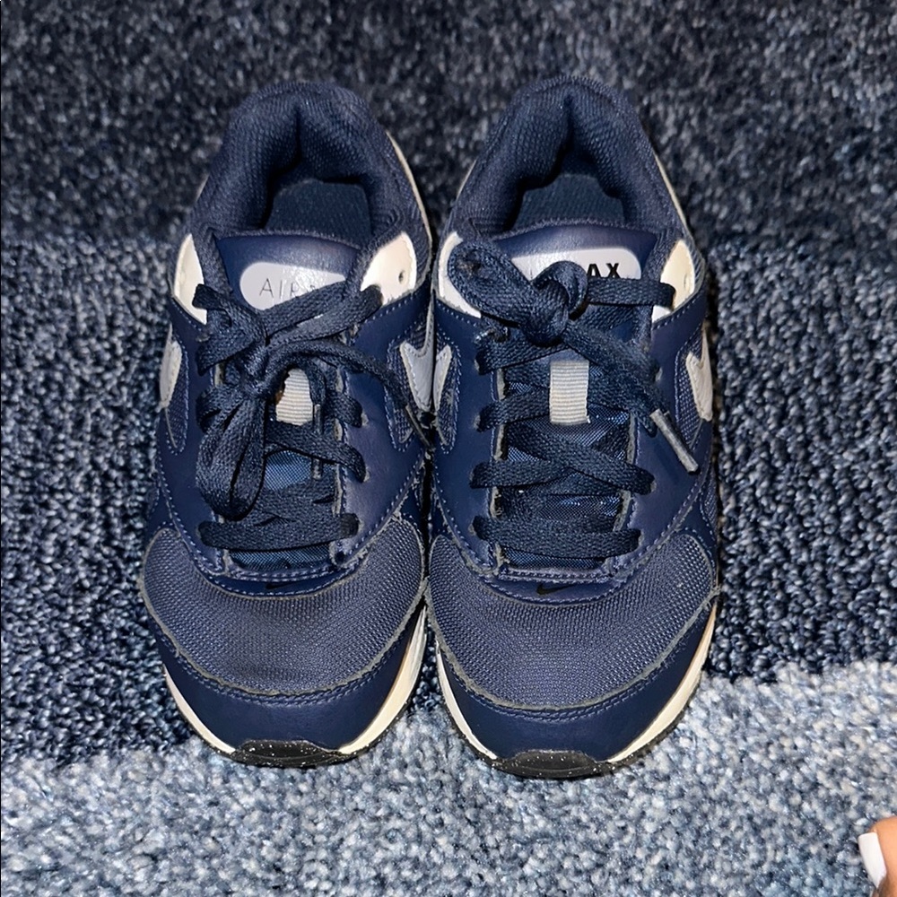 Nike Blue and White Sneakers Classic Athletic Design